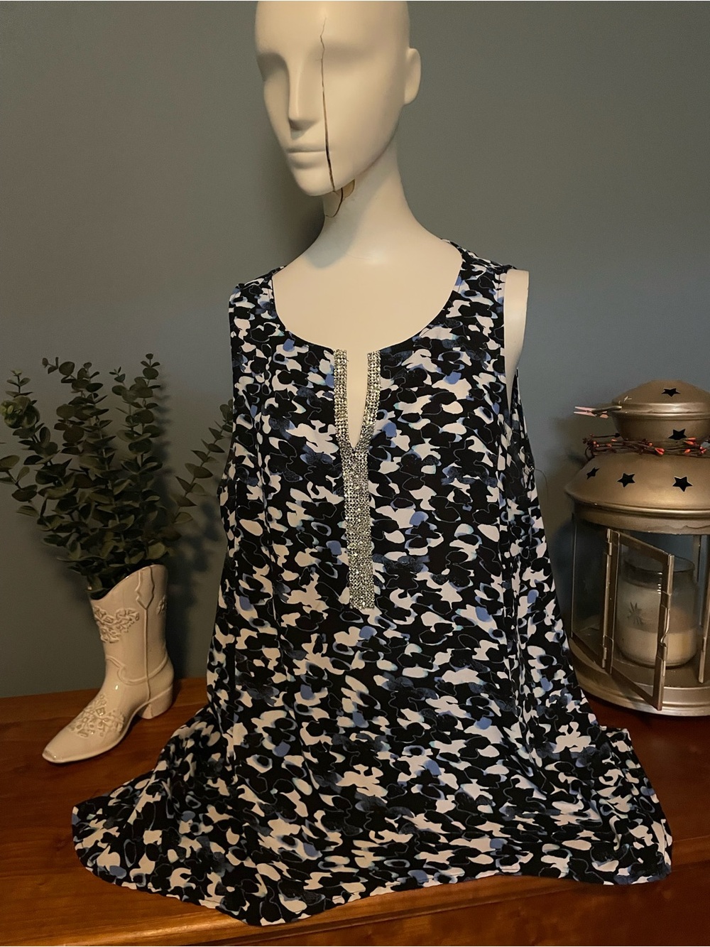 Juicy couture rhinestones sleeveless blouse size X-Large